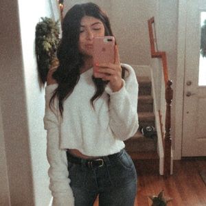 🤍✨Forever 21 white fuzzy cropped sweater✨🤍